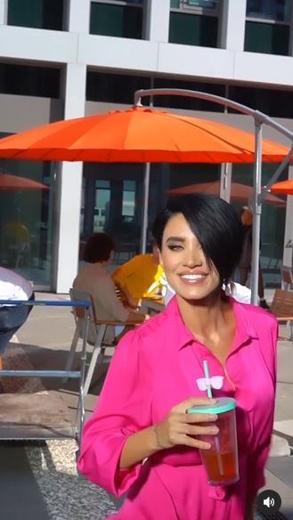Adelina Pestrițu, cu lenjeria intimă la vedere după ce a refăcut o scenă cunoscută cu Marilyn Monroe! Scenele incitante au fost văzute de câțiva bărbați | VIDEO