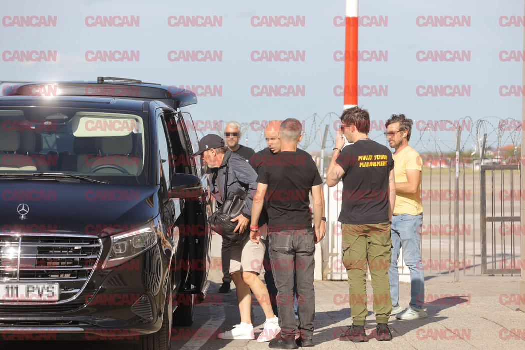 Primele imagini cu membrii trupei Metallica înainte de show-ul uriaș de pe Arena Națională. „Zeii rock-ului” au aterizat la București cu două avioane private