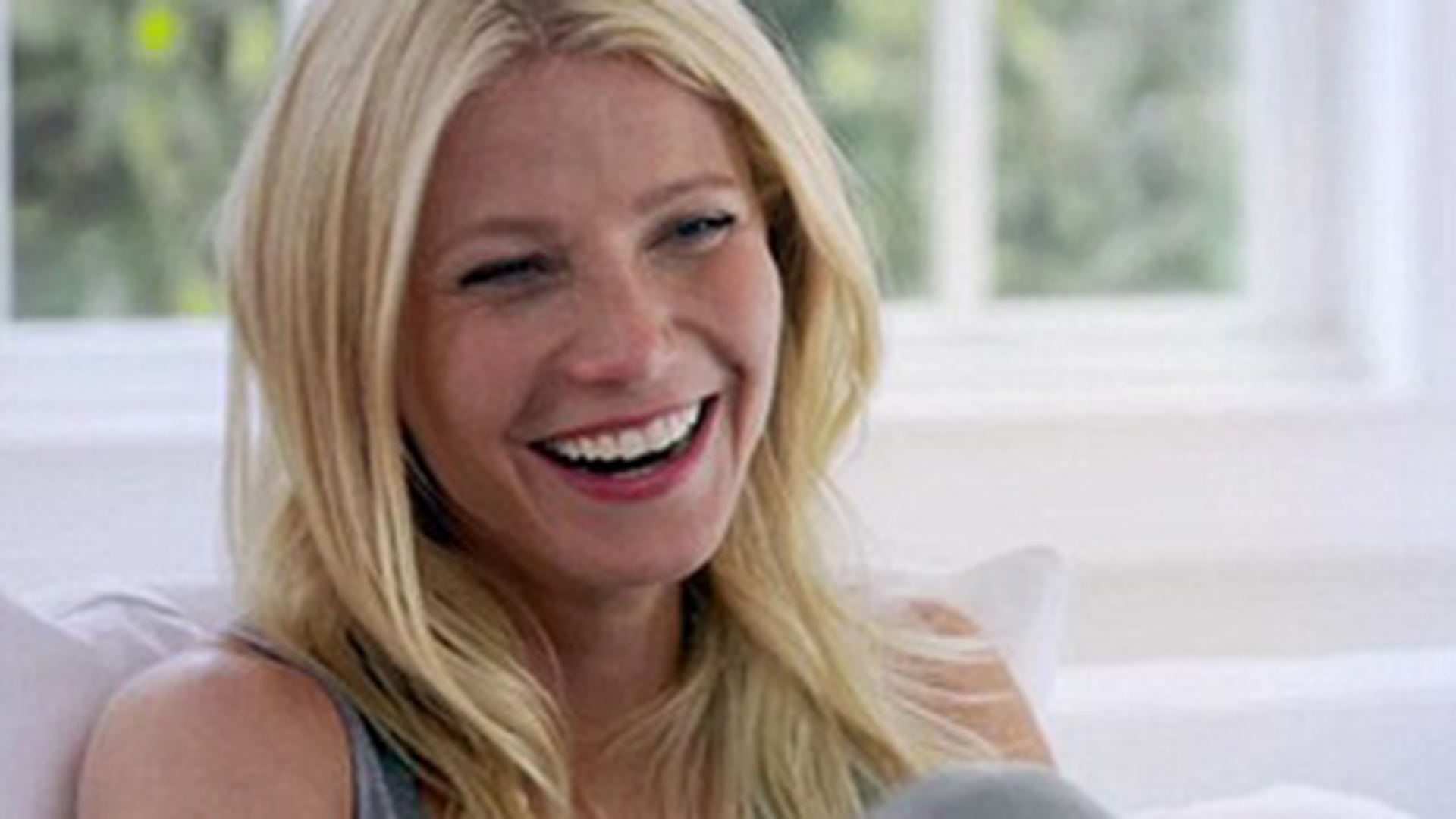 Lui Gwyneth Paltrow ii plac toate pozitiile, lui Bradley Cooper – pe la spate! Aflati aici care sunt pozitiile sexuale preferate de vedete!