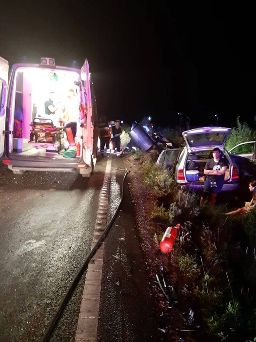 COD ROȘU în România, în această dimineață! Cinci morți și șapte răniți în urma unui accident între trei mașini. FOTO