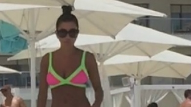 A slăbit 30 de kg, iar acum vrea să se tonifieze! Elena Băsescu ia lecţii de la Roxana Vancea la sală