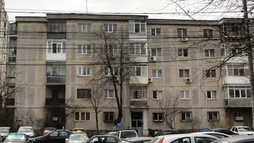 Vecina făcea amor seară de seară, iar el nu a mai suportat. Vezi ce mesaj original i-a lăsat pe ușă