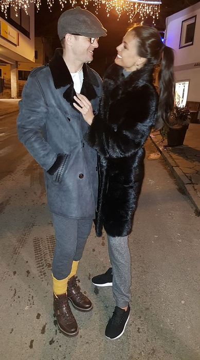 Adi Sînă, cu tăieturi și vânăt pe față! Ce a pățit artistul: “Și bătut și fără bani“