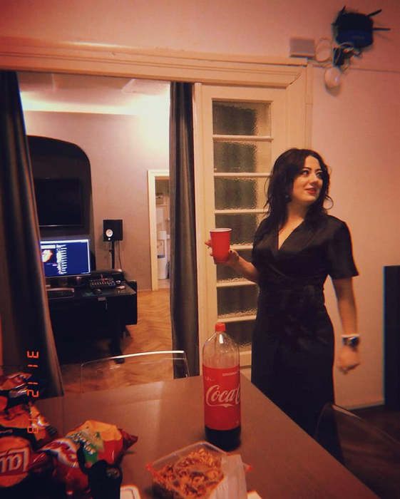 Nicoleta, în studiourile soțului ei