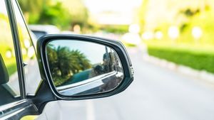 Noua metodă de înșelăciune în trafic. Ce este „trucul oglinzii”