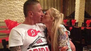 Maharu, parasit de toate gagicile? Uite cum l-au flituit doua domnisoare pe fostul iubit al Simonei Sensual!