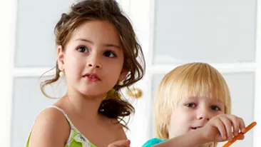 Parintii se plang ca o educatoare le bate copiii!