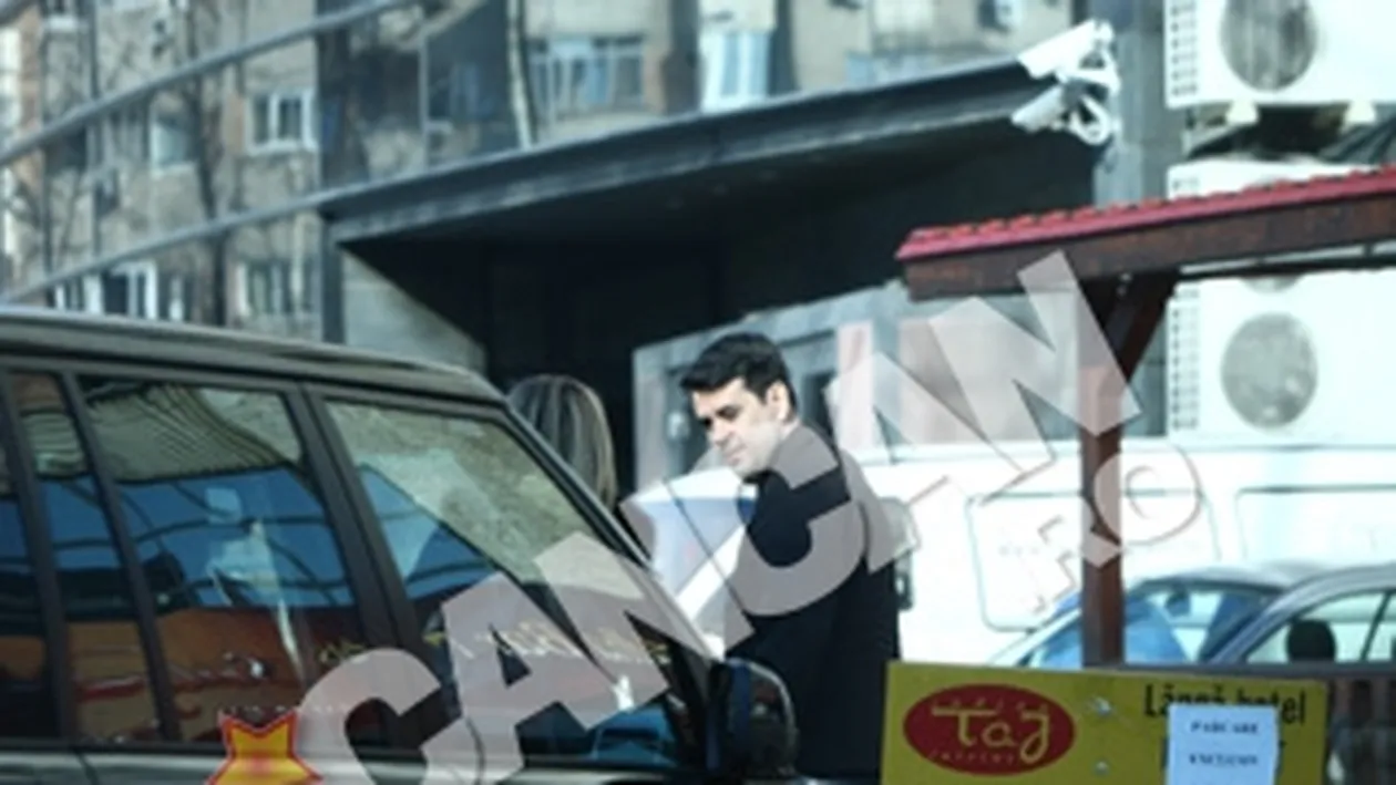 Uite cum o rasfata sotul pe Cristina Rus! A dus-o de mana la un indian!