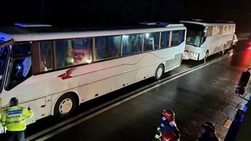 Breaking news! Două autocare cu 90 de adolescenți s-au ciocnit în Sibiu. A fost activat Planul Roșu de Intervenție