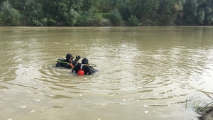 Băiatul de 11 ani dispărut în râul Siret, lângă Roman, a fost găsit înecat. Mama s-a l-a văzut plutind pe apă și a alertat autoritățile