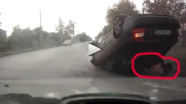 Ce a fost asta? VIDEO: MINUNE la un accident auto! Nimeni nu se aştepta să vadă asta