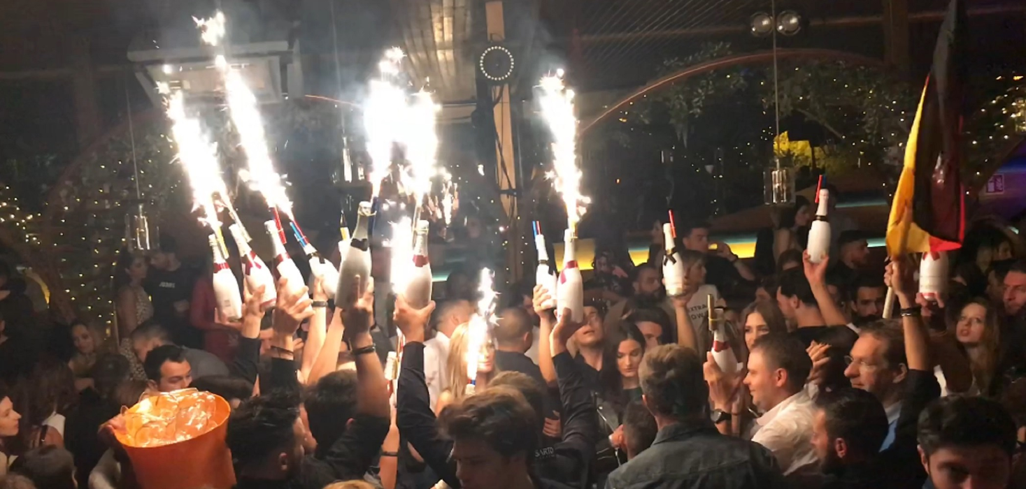 Nuba Beach Club, cel mai select local de pe litoral, unde se distrează toată lumea bună