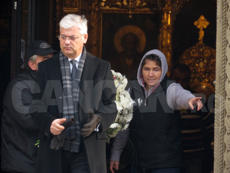 Familia extinsa l-a condus pe ultimul drum!  Miliardarul DAN ADAMESCU, inmormantat fara lacrimi!