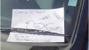 De-a dreptul ilar! Vezi cum a fost făcut de rușine un șofer care a parcat neregulamentar 