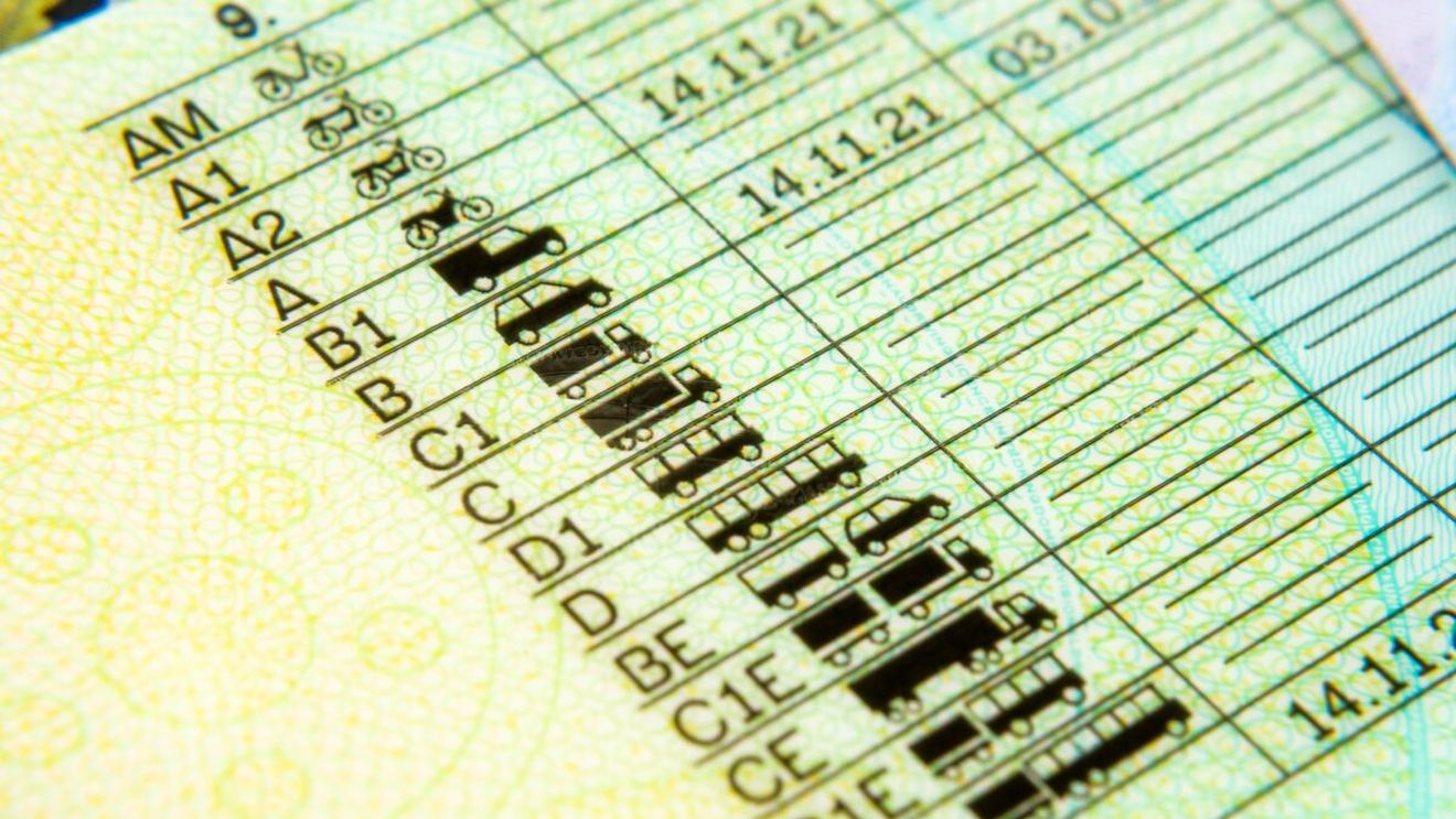 Șoferii care își vor reînnoi permisul la fiecare 3 ani. Atenție, români din Marea Britanie!