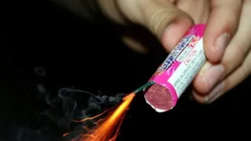 Dramă pentru un român. O petardă i-a explodat în față și... Ce au decis medicii