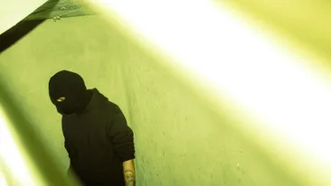 Nici hoții nu mai sunt ce erau odată! Ce a făcut „spărgătorul” de Bacău, după ce s-a îmbătat la locul faptei