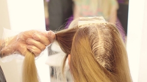Cum a ajuns o femeie din Botoşani să plătească peste 1.000 de lei la un salon: "Aveau nişte mâini de parcă ar fi lucrat în şantier"
