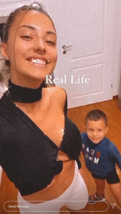Antonia și-a pozat burtica în toată splendoarea după ce s-a spus că este însărcinată | FOTO