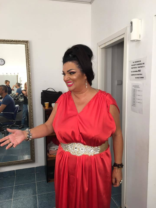 OZANA BARABANCEA, din ce în ce mai suplă! Vedeta a apărut în fustă scurtă