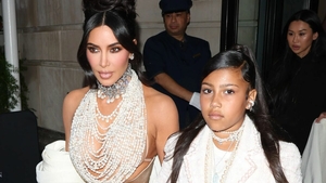 Câți bani face fiica cea mare a lui Kim Kardashian, la doar 10 ani. Câți lei câștigă pentru un singur video pe TikTok
