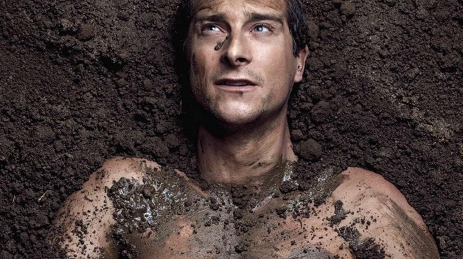 Plictisitoarea viata amoroasa a lui Bear Grylls! Vezi cine il asteapta acasa pe "supravietuitor"!