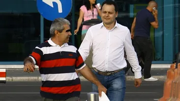 Milionarul Marius Ghenea s-a intors in tara dupa vacanta pe care a petrecut-o in Dubai cu amanta. Au iesit separat din aeroport!