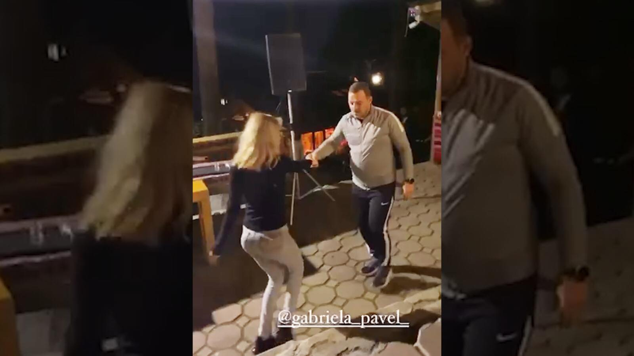 Vasile Geambazi și iubita, mișcări spectaculoase pe ringul de dans