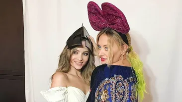 Delia, surprinsă cu sora ei, Oana Matache, după ce a făcut-o drogată. Ipostazele în care apar împreună sunt incredibile