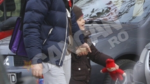 Dragos Bucur, de mana cu "Suri Cruise de Romania"! A dus-o la o clinica din Bucuresti