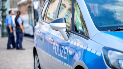 Misterul dinților de om de pe un trotuar din Germania