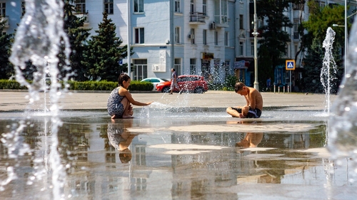După frig, ne lovește canicula! Ultima prognoză meteo, valabilă pentru sâmbătă și duminică, devine o sperietoare pentru organismul nostru