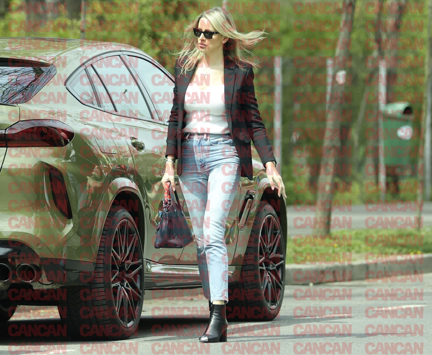 Alexandra Cobzariu, o blondină sexy