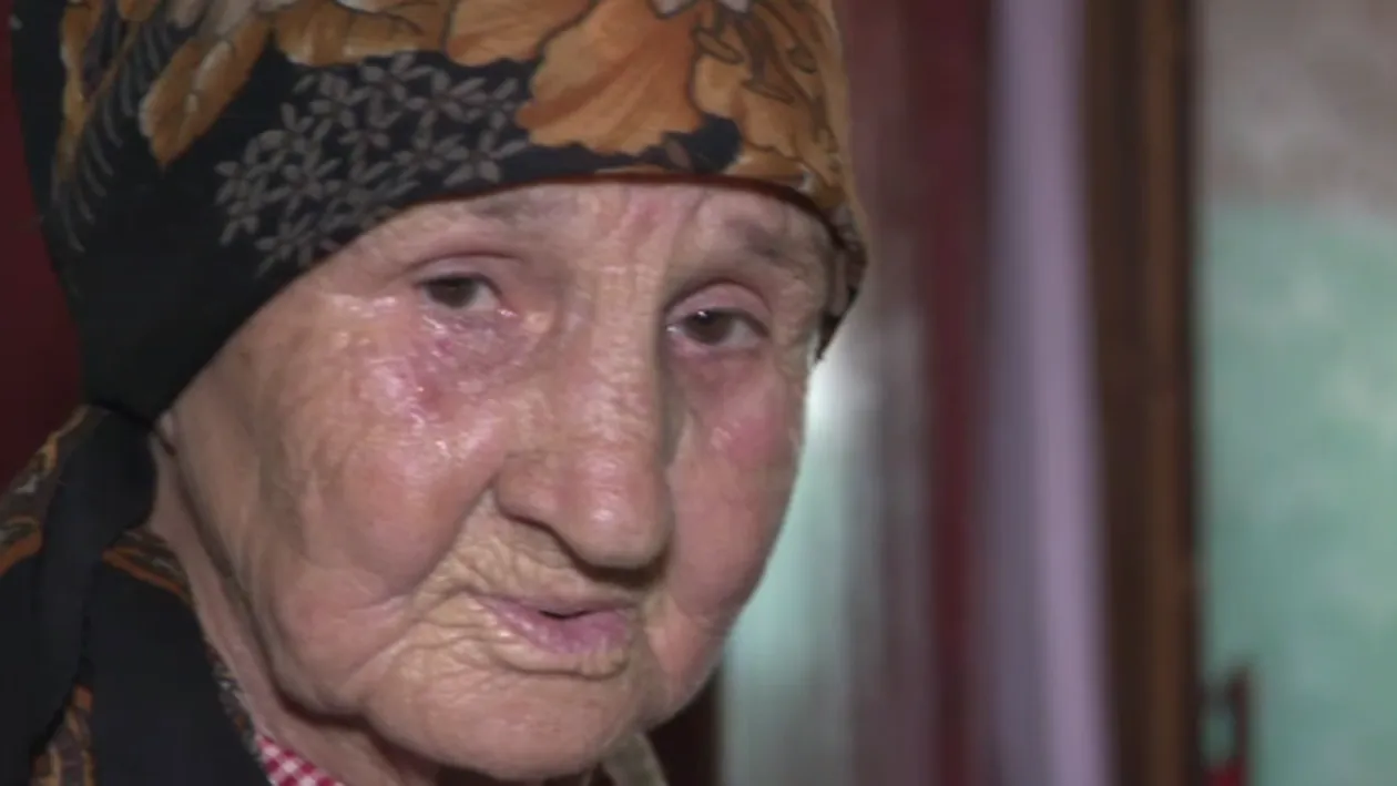 O bătrână de 81 de lei din Teleorman trăiește singură dintr-un ajutor social mizer: „Nu vreau să vorbesc nimic greşit, că pe urmă îmi sare primarul ăsta în cap!”