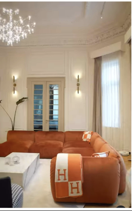 Cum arată casa ca un conac a Anei Baniciu? Are perne Hermes și finisaje deosebite