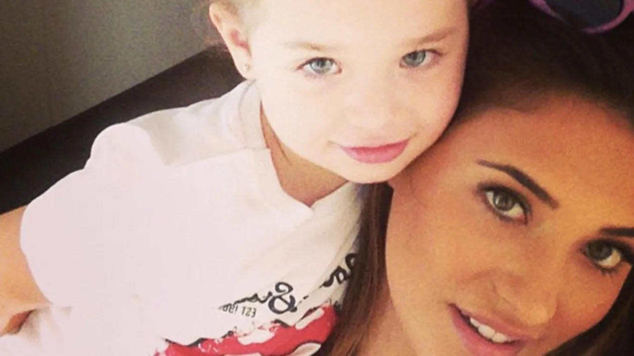 Iata cat este de fericita Antonia langa fetita ei! Cantareata le-a aratat tuturor cat de bine se distreaza alaturi de Maya!