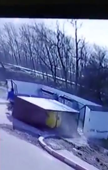 A înlemnit! Ce a pățit o femeie din Gorj, după ce a ieșit să ducă gunoiul