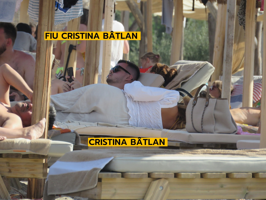 Cristina Bâtlan și fiul, pe plajă la Mamaia