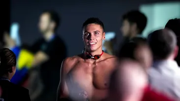 David Popovici, super gest pentru Pan Zhanle care a ratat finala la 100 de metri liber! Imaginea e virală