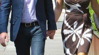Liz Hurley se muta in casa noua. Uite cum arata conacul actritei!