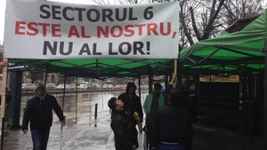 Protest spontan in Capitala! Zeci de bucuresteni s-au adunat in fata Parcului Drumul Taberei!