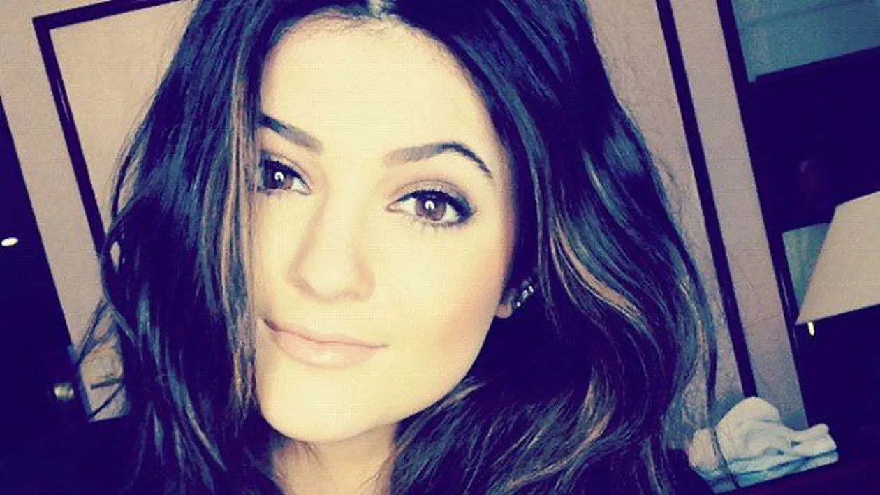 Sora lui Kim Kardashian a ajuns de rasul internetului dupa ce a postat un mesaj pe internet. Fanii au ras in hohote cand au citit