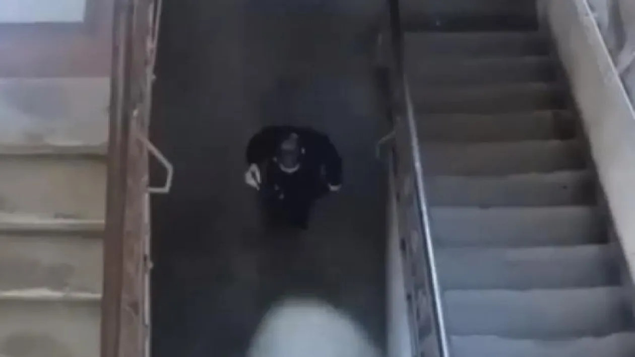 Băiatul de 13 ani care a căzut în gol, de pe balustrada scărilor de la o şcoală din Năsăud, a murit