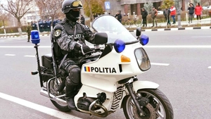 Alertă la Iași. Trei adolescenți care i-au pus cuțitul la gât unui taximetrist și i-au furat banii sunt căutați de Poliție