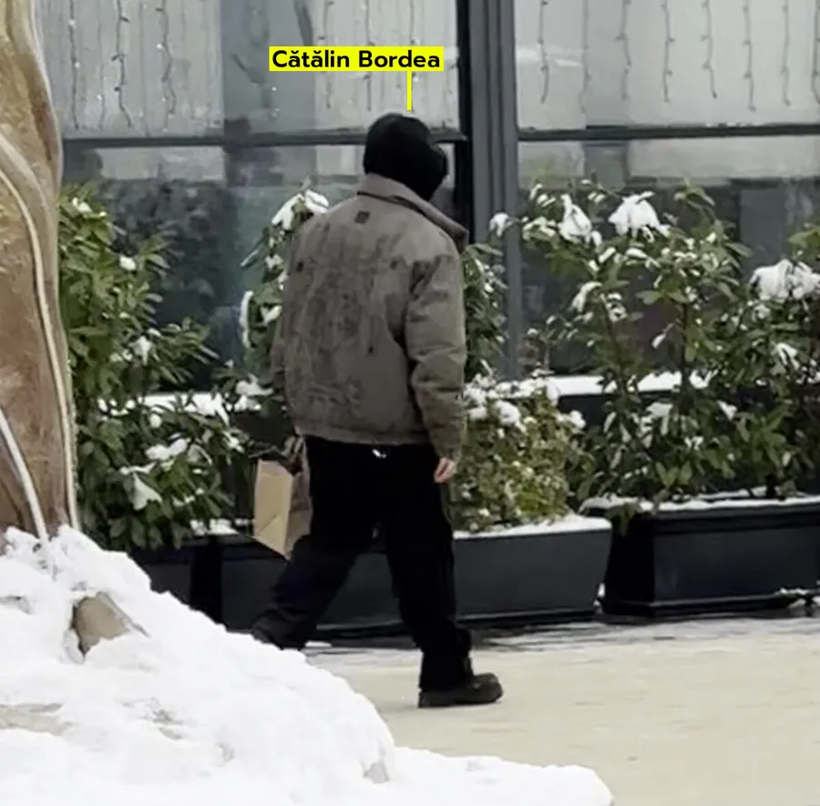 Comediantul și-a pus gluga pe cap pentru a nu fi recunoscut