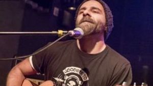 Donatie de Craciun pentru sotia si fiica lui Vlad Telea. Ce au primit in dar de la mai multe mamici!