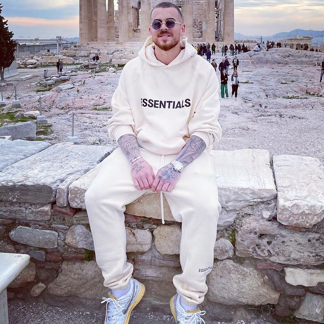 Denis Alibec a făcut avansuri unei tinere / (Sursa: Instagram)