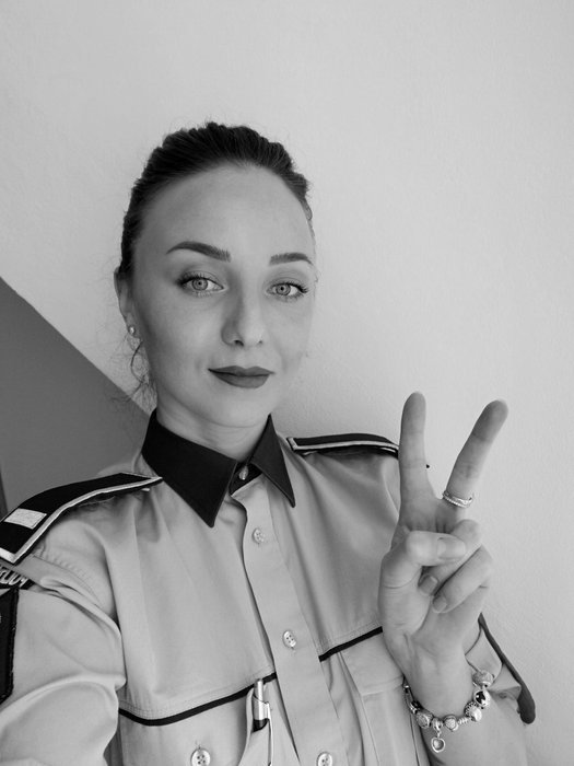 Ea e Andrada, polițista din Iași, care s-a retras din meserie pentru a face Only Fans. Ce reducere le-a pregătit foștilor colegi