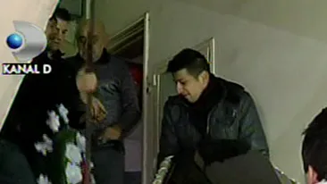 VIDEO Uite ce gluma macabra i s-a facut lui Viorel Lis de ziua lui! A primt un cosciug si coroane de flori!