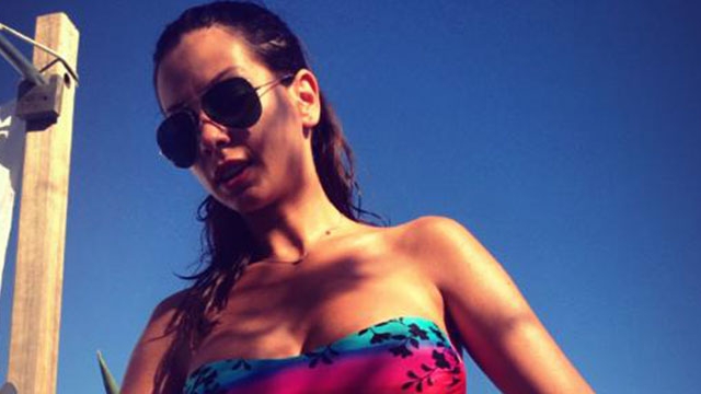 Foto de INFARCT! Iuliana Luciu a zapacit masculii de pe litoral! Asistenta sexy a renuntat la haine si si-a expus trupul la plaja